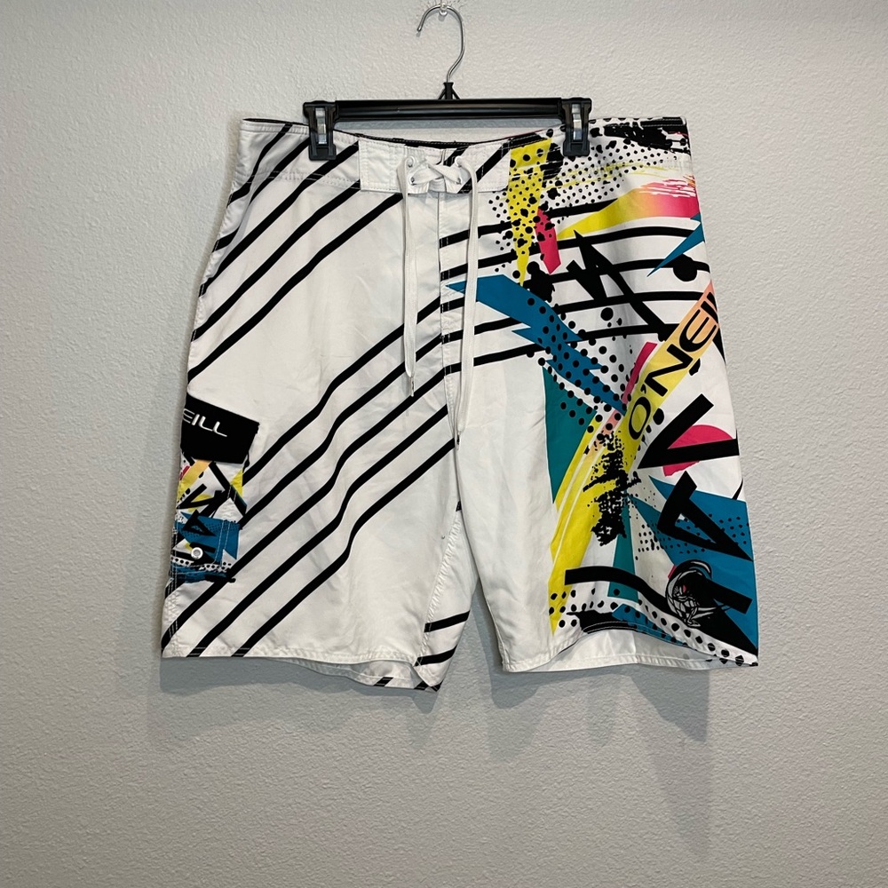 🆕 NWT MENS O’Neill white black blue and pink board shorts